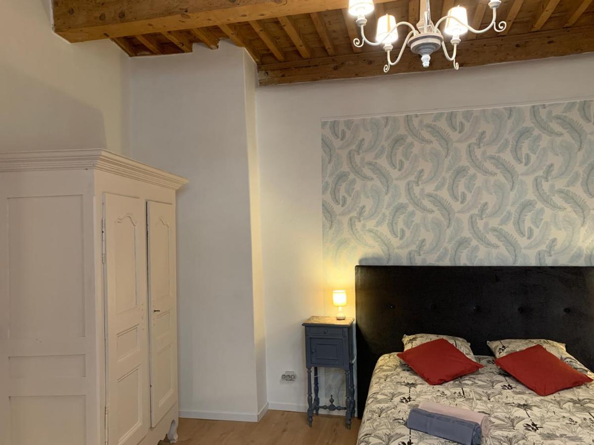Appartement De Charme Dans Le Coeur Historique D'Uzès Exterior foto